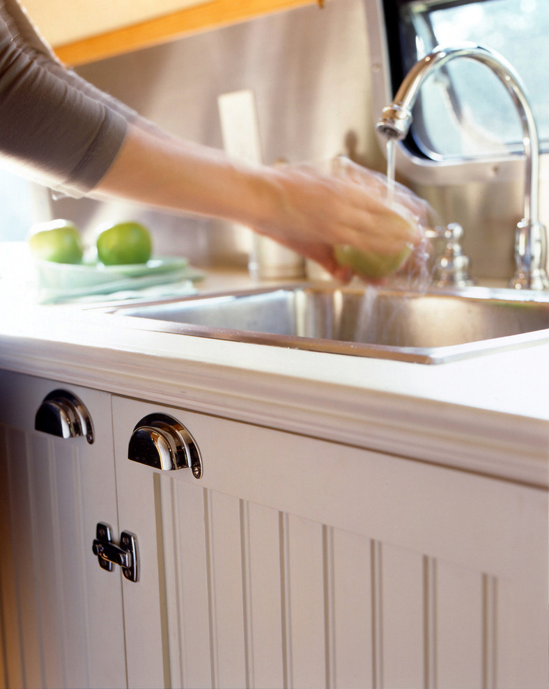 Design ideas for a country kitchen in New York.