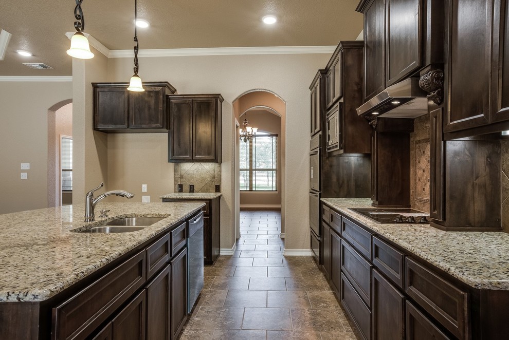 Kitchen - kitchen idea in Austin