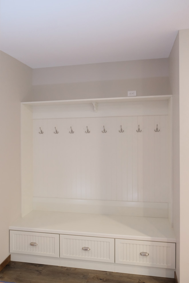 Entryway - traditional entryway idea