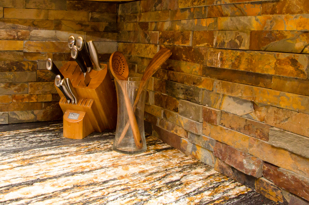Inspiration for a mid-sized rustic l-shaped eat-in kitchen remodel in Chicago with granite countertops, beige backsplash, stone tile backsplash and multicolored countertops
