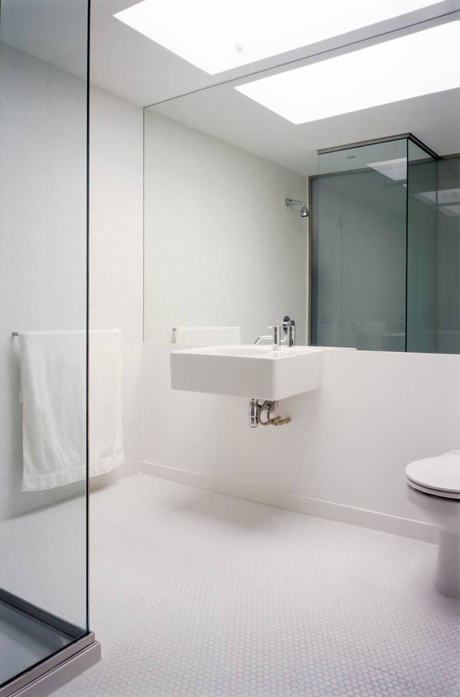This is an example of a modern bathroom in London with a wall-mount sink.