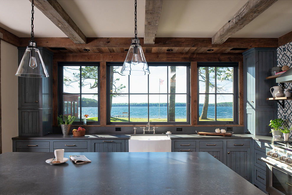 Example of a classic kitchen design in Minneapolis