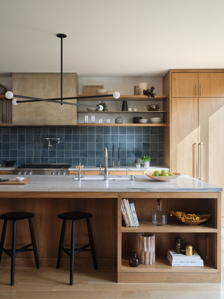 Example of a mid-century modern kitchen design in San Francisco