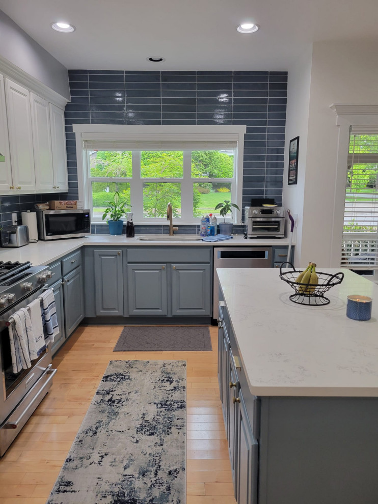 Kitchen - kitchen idea in Seattle