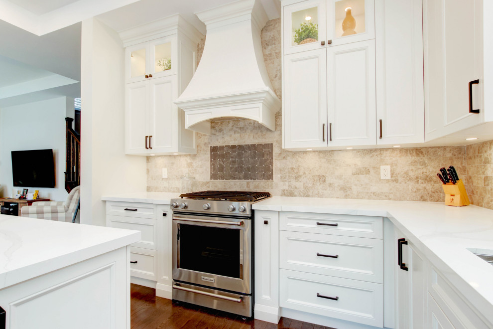 Inspiration for a transitional kitchen remodel in Toronto