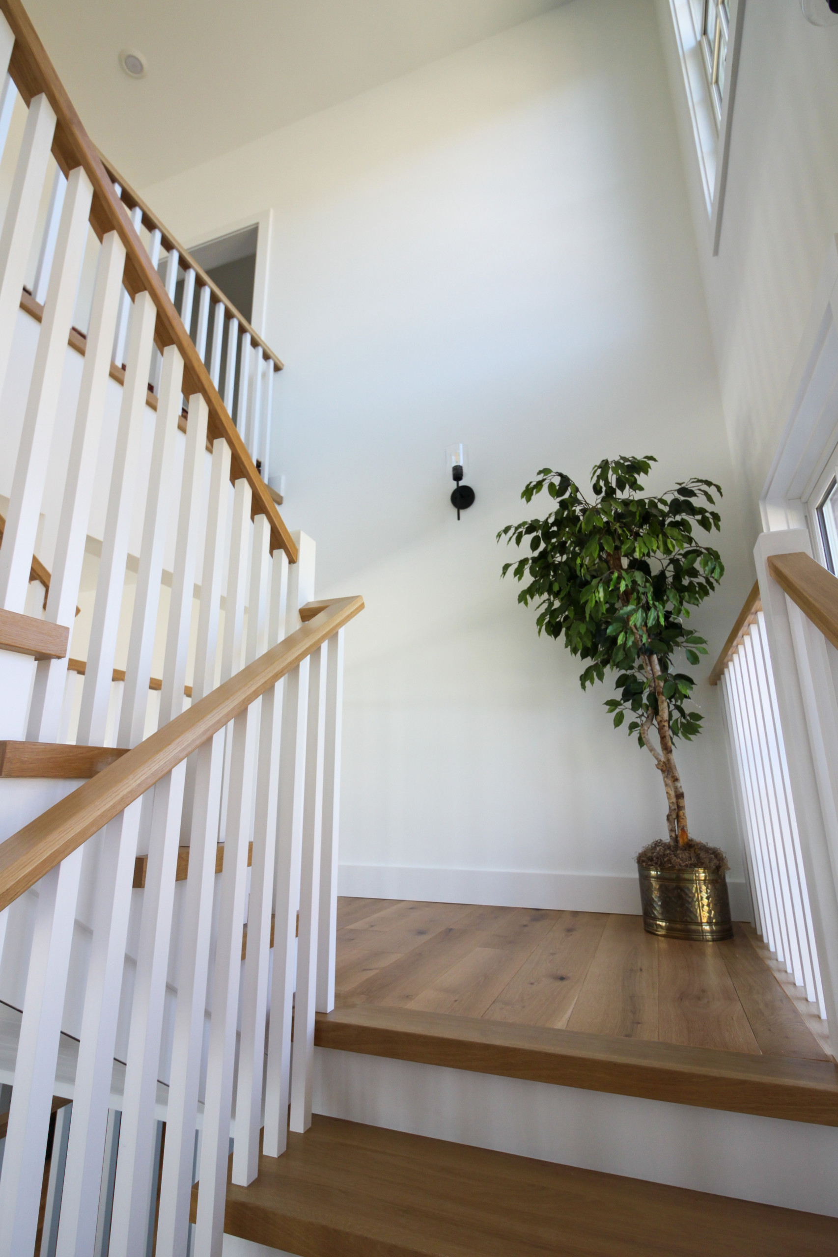 91_U-Shaped Floating Staircase Surrounded by Bucolic Mountain Views, Winchester,
