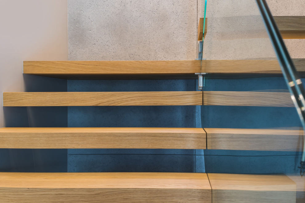 Консольная лестница в загородном доме