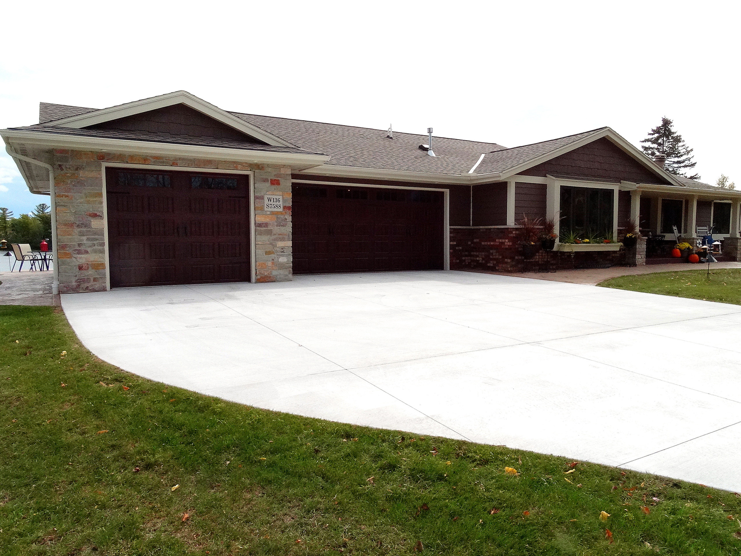 Muskego Residence - Exterior and Sun Room Addition