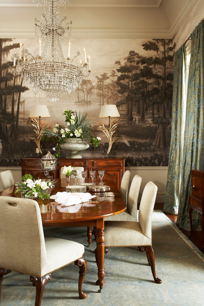 This is an example of a traditional dining room in New Orleans.