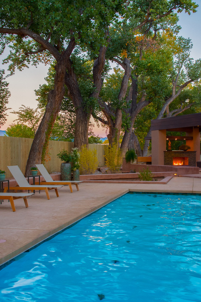Transitional home design photo in Albuquerque