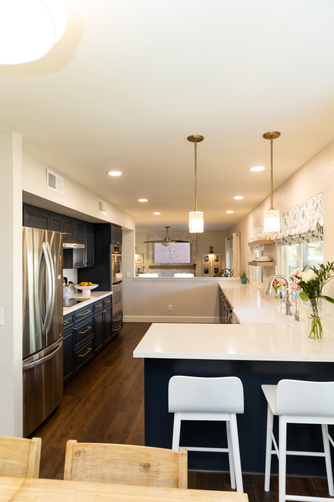 Transitional kitchen photo in Phoenix