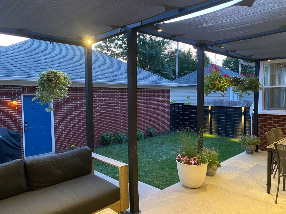 Home design - contemporary home design idea in Indianapolis