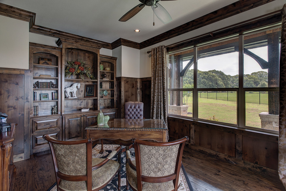 Design ideas for a country home office in Dallas.