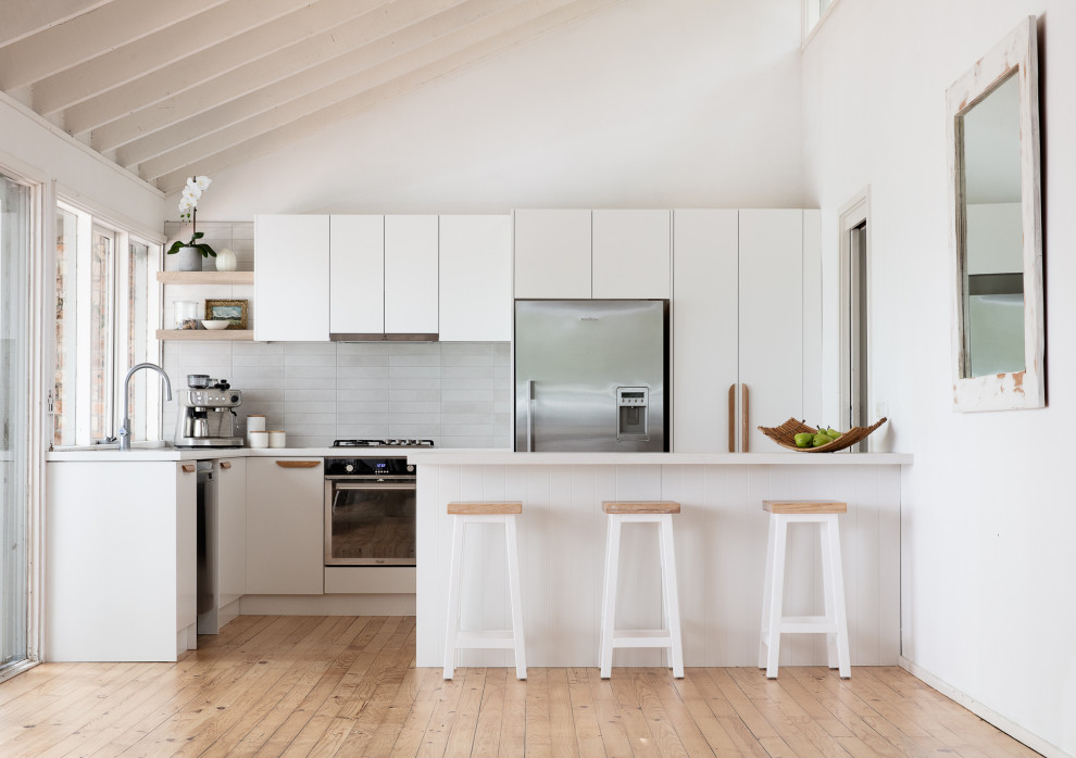 Inspiration for a beach style kitchen in Sydney.