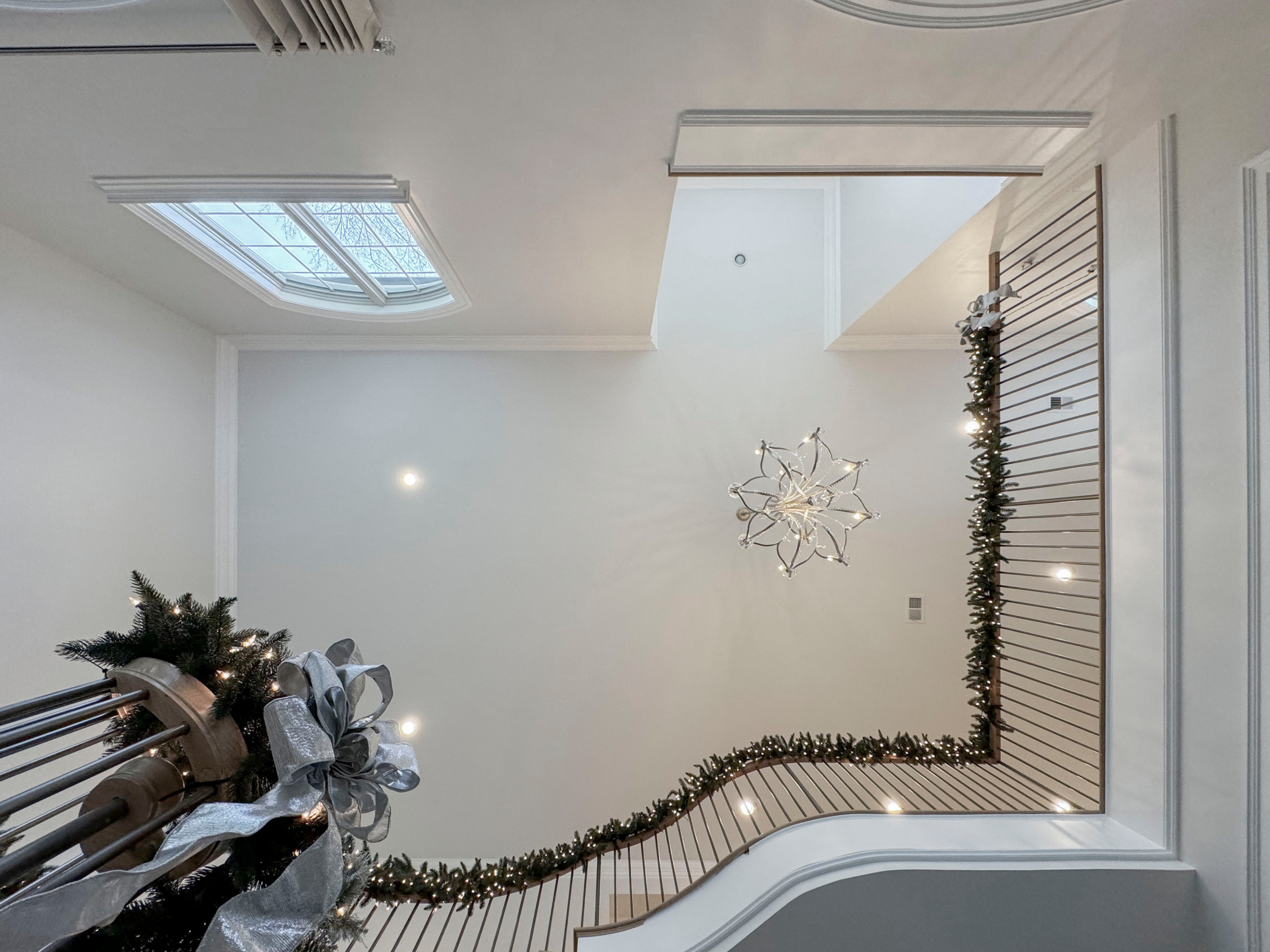 116_Elegant & Eye-catching Curved Staircase, Leesburg VA 20175