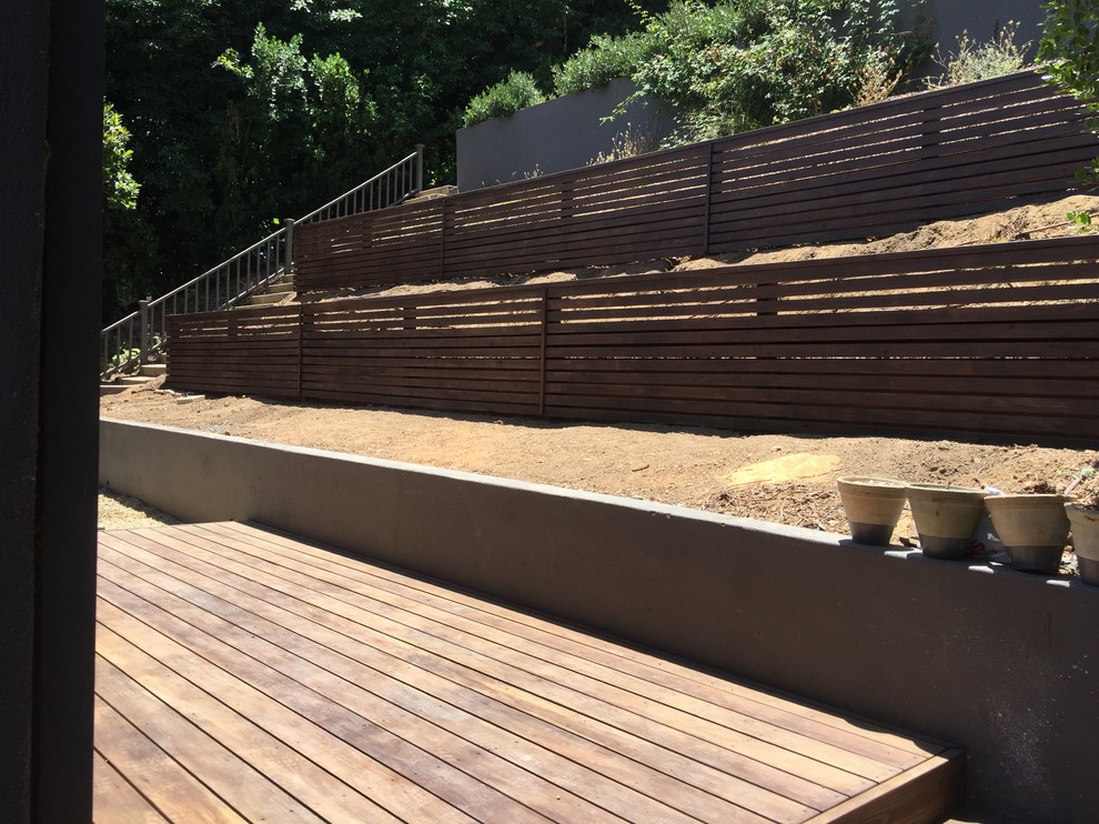 Design ideas for a small contemporary sloped xeriscape in Los Angeles.