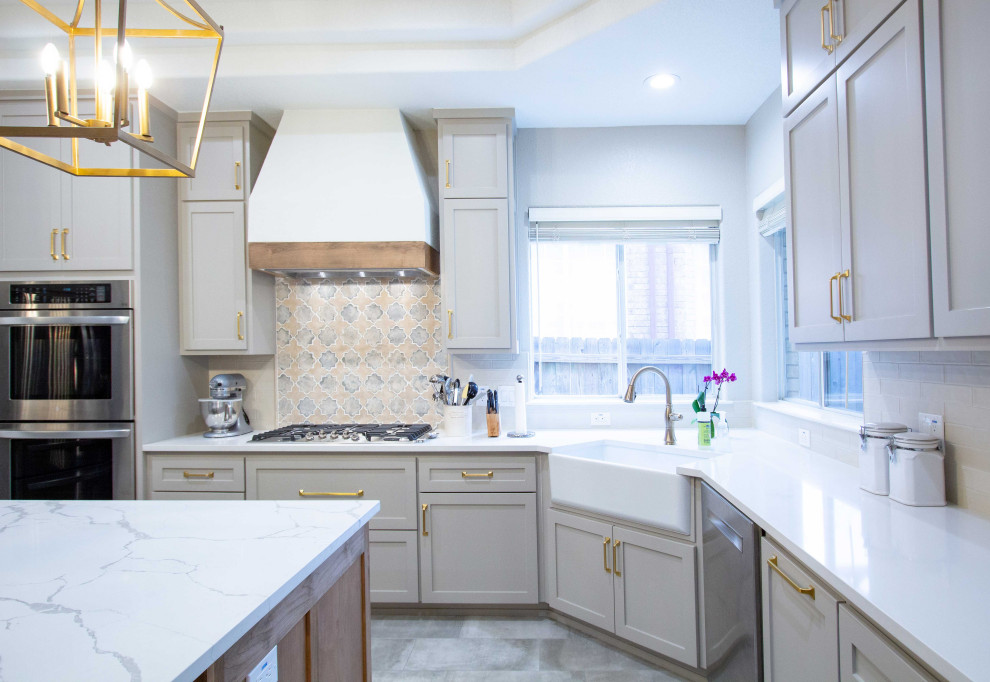 Inspiration for a transitional home design remodel in Austin