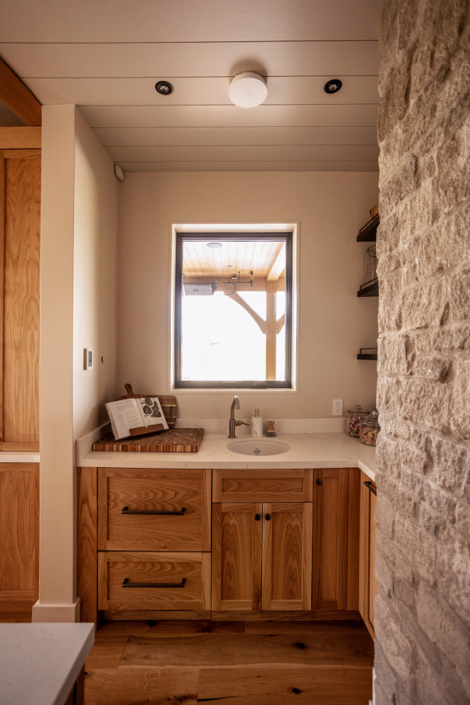 Kitchen - transitional kitchen idea