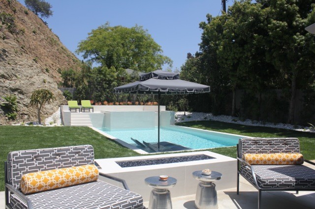 Los Angeles - Contemporary White Rectangular Pool & Spa