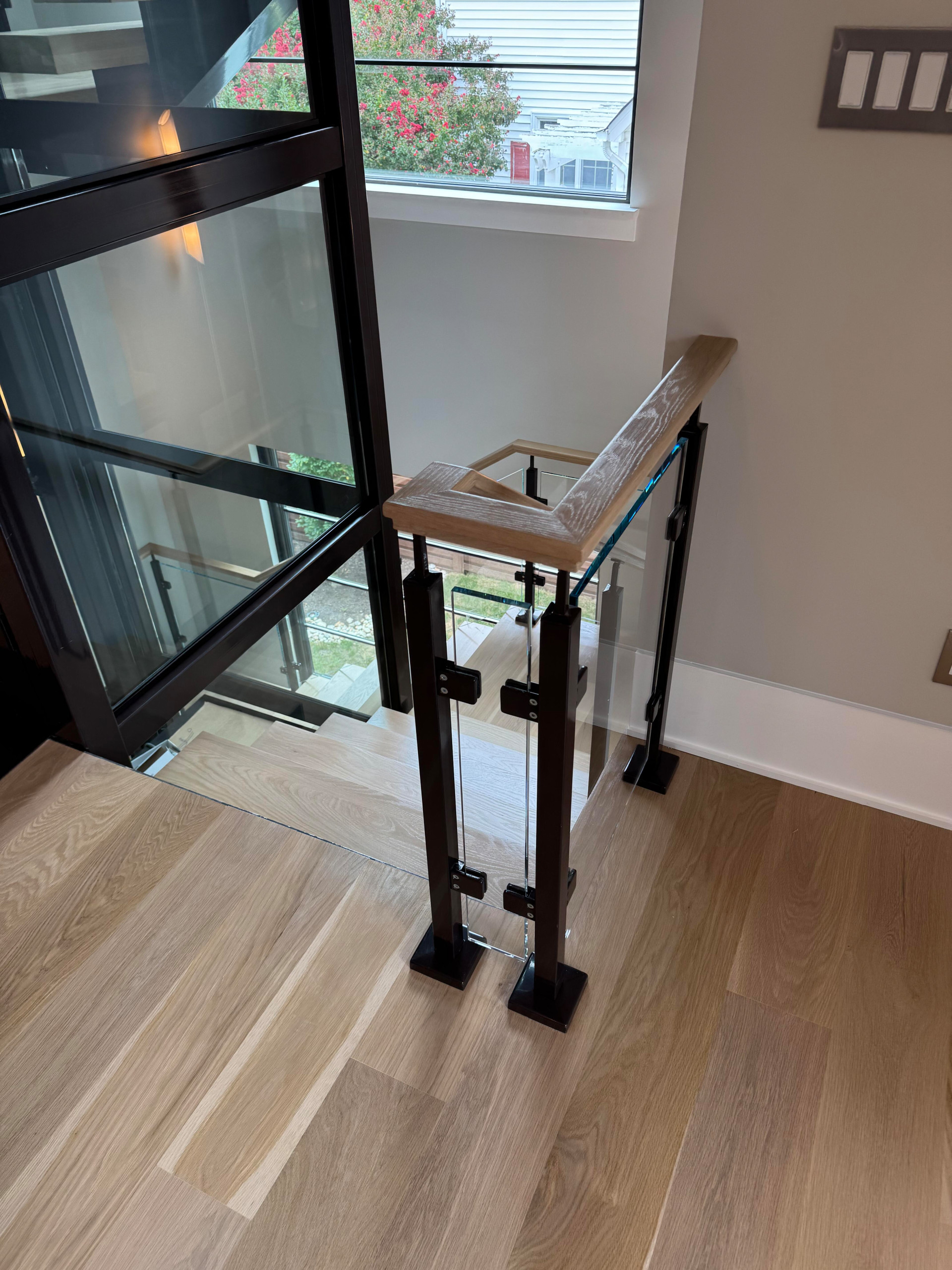 136_Modern Mono-Beam Encircling Glass Elevator, Bethesda, MD 20814