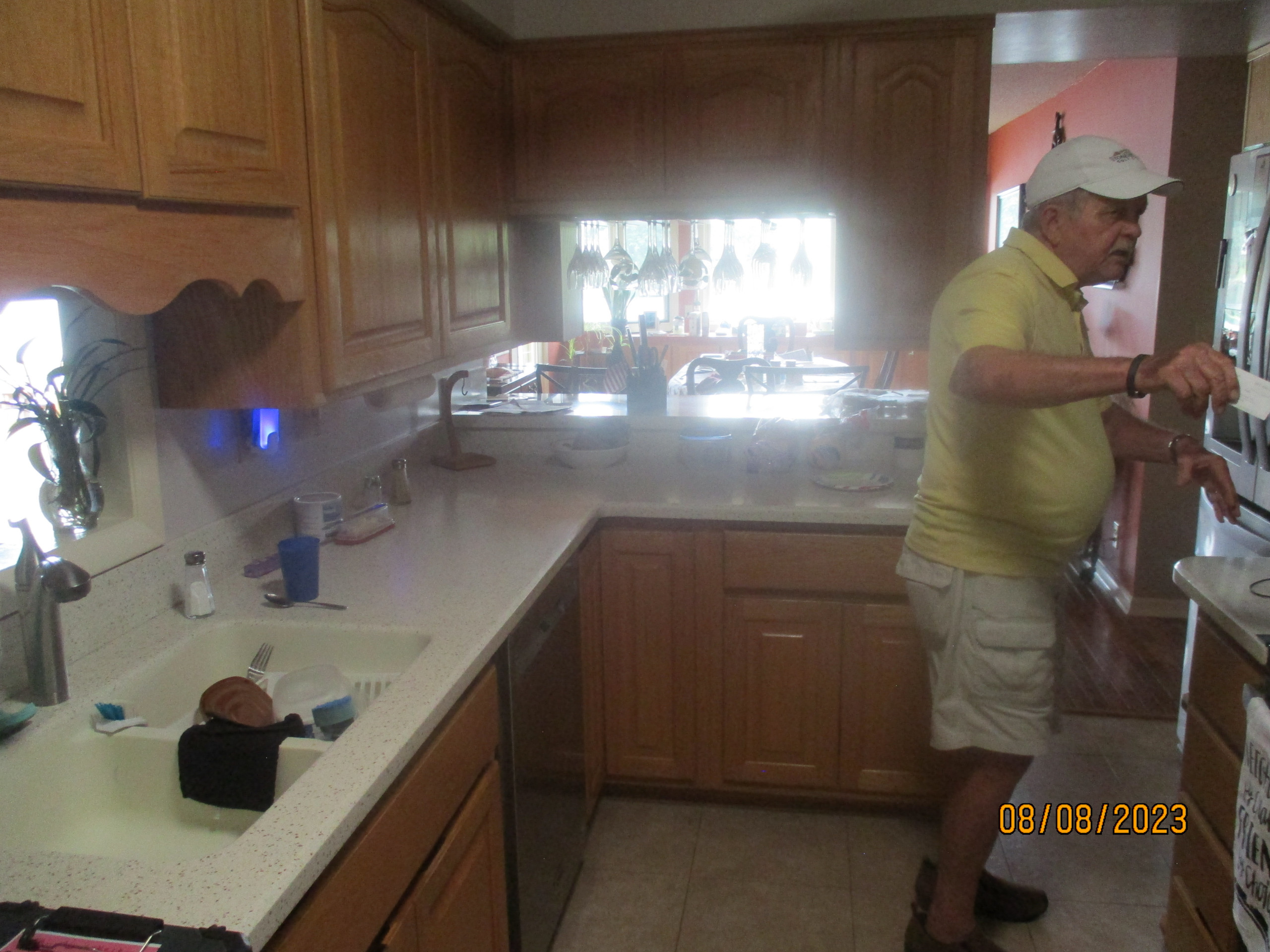 137 Meadowview Drive - Kitchen / Floor