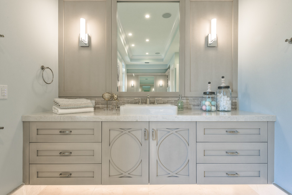 Transitional home design photo in Miami
