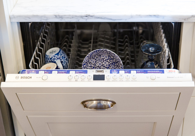 White & Blue Transitional classique-chic-cuisine