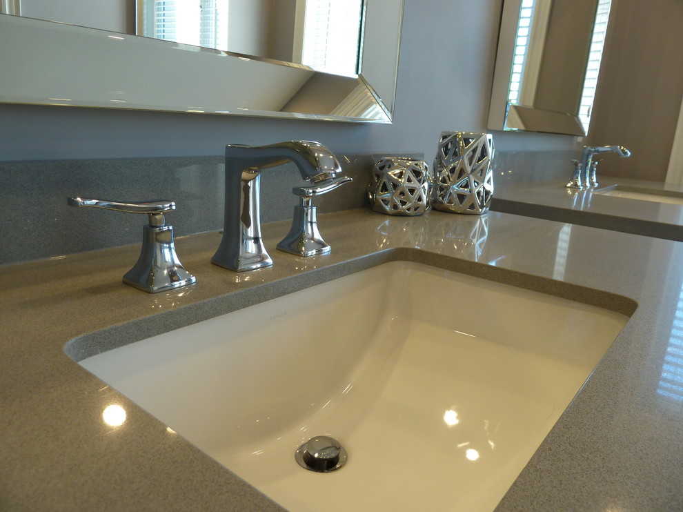 Home design - transitional home design idea in Toronto