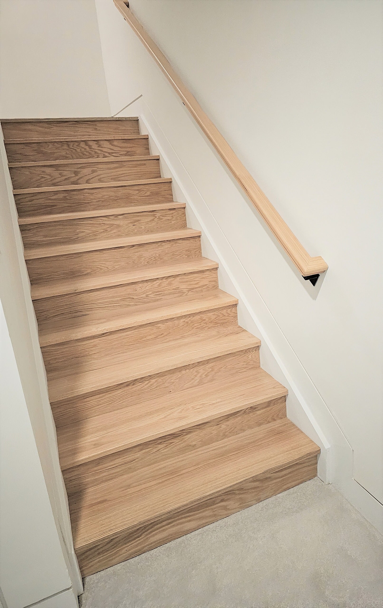 108_Red Oak Stairs in Light Filled Space, Fairfax, VA 22031