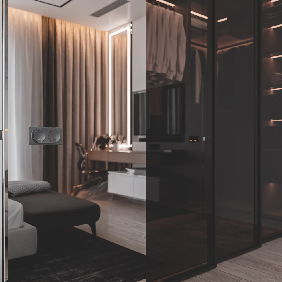 Современная светлая спальня с гардеробом