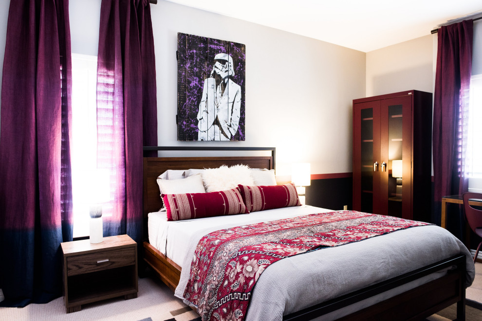 Example of a transitional home design design in Phoenix