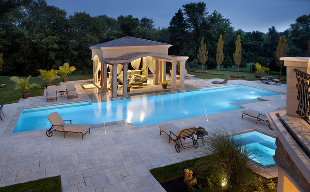 Custom Home in Moorestown, NJ middelhavsstil-pool