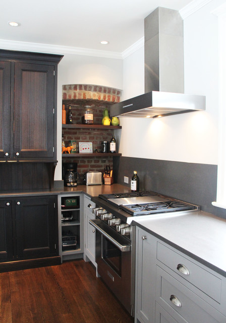 Transitional Kitchen in Wayne nyklassisk-koekken