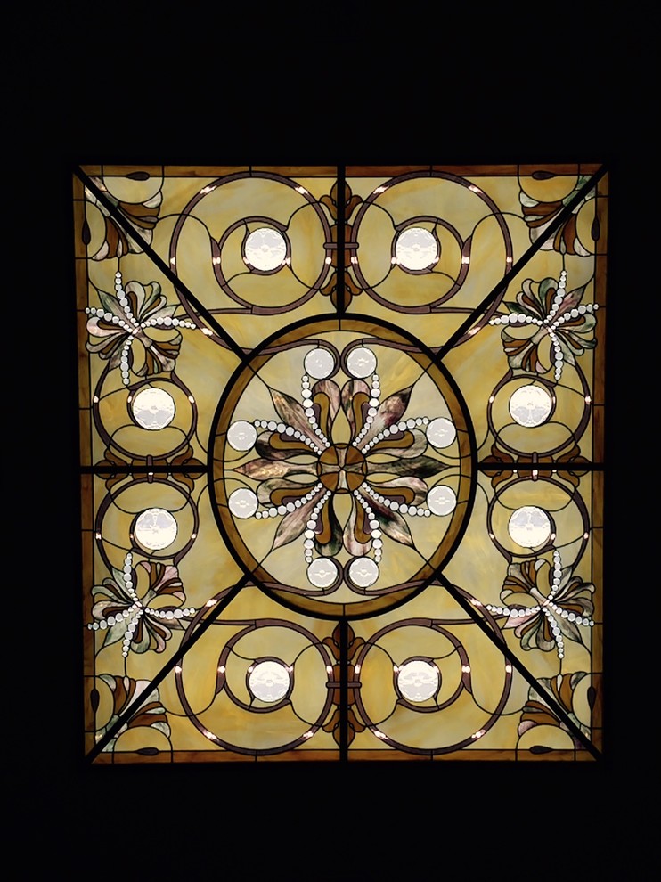 Витражи в интерьере квартиры