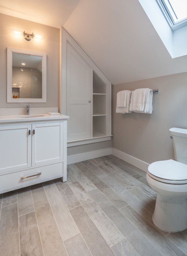 Example of a transitional home design design in Burlington