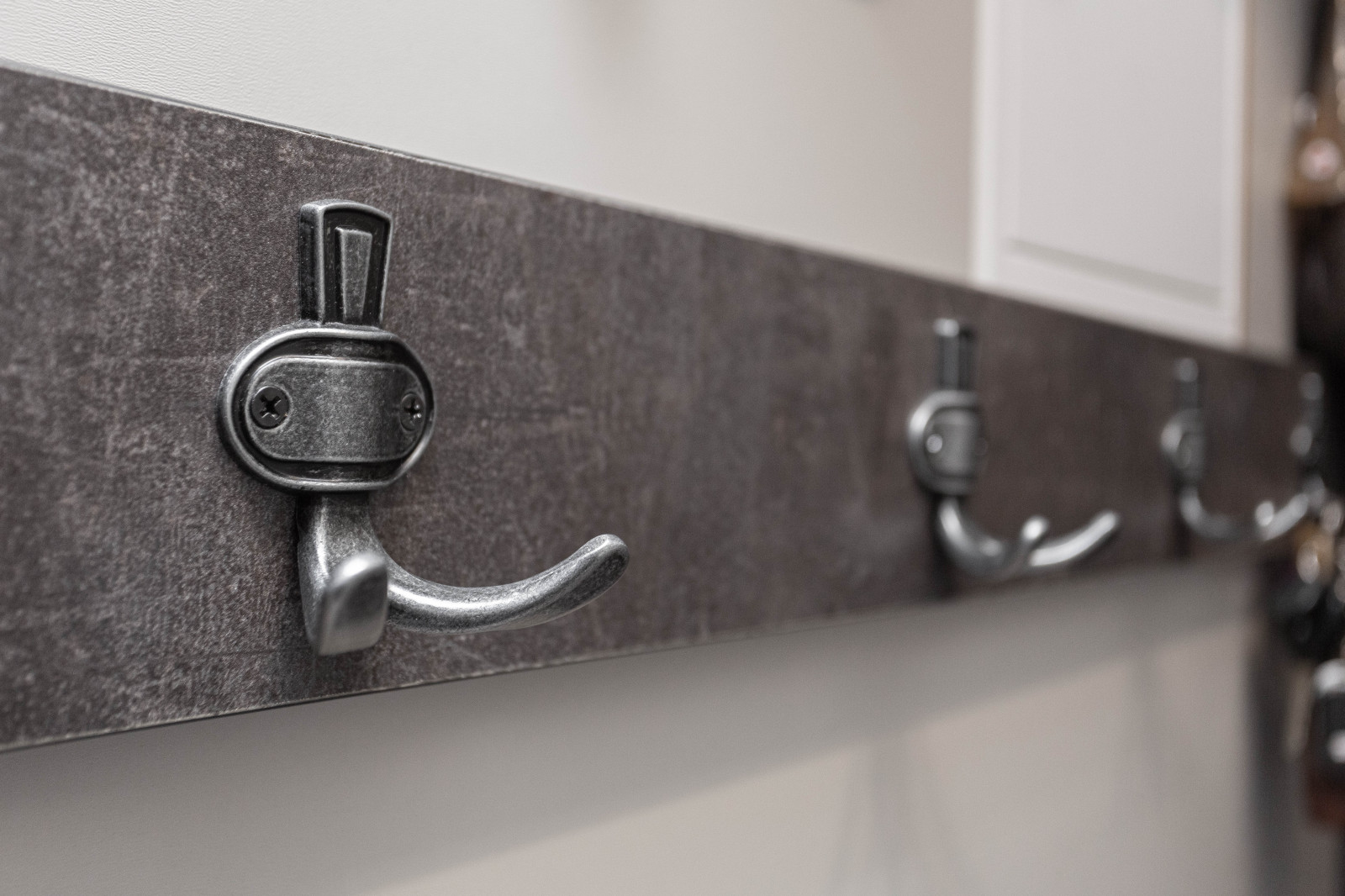 Шкаф в очень узкую прихожую