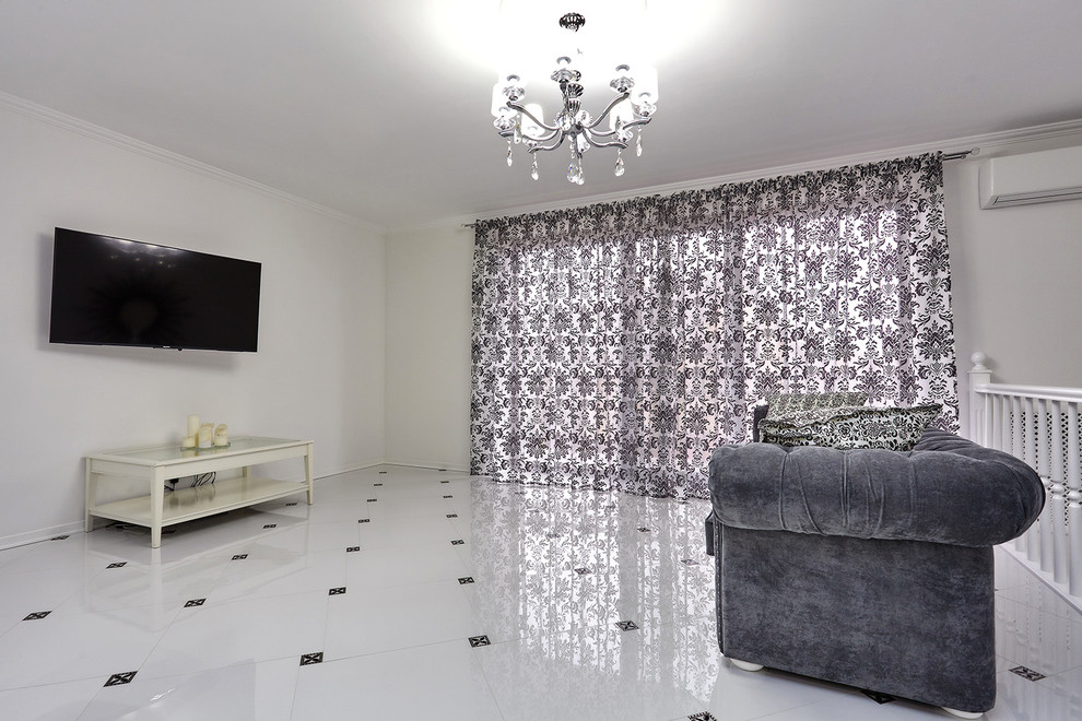 Дуплекс в трех уровнях и чёрно-белых тонах.