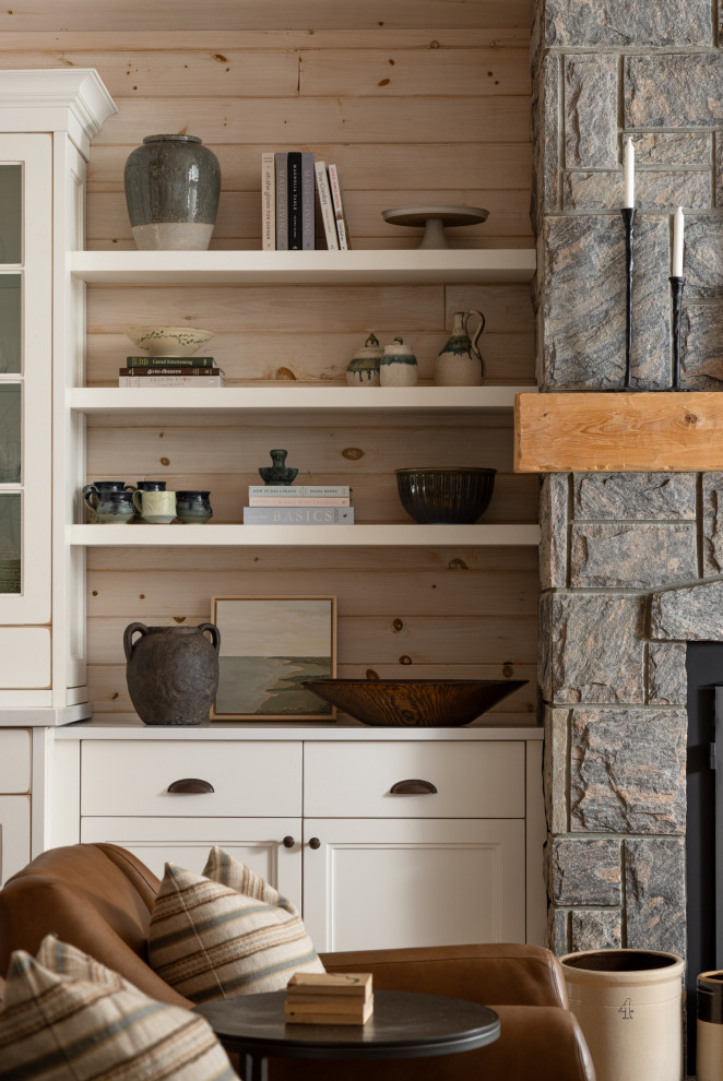 Transitional home design photo in Toronto