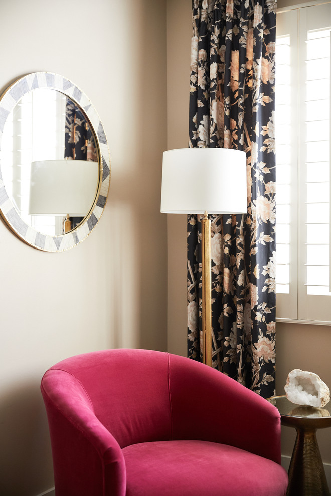 Example of a transitional home design design in Phoenix
