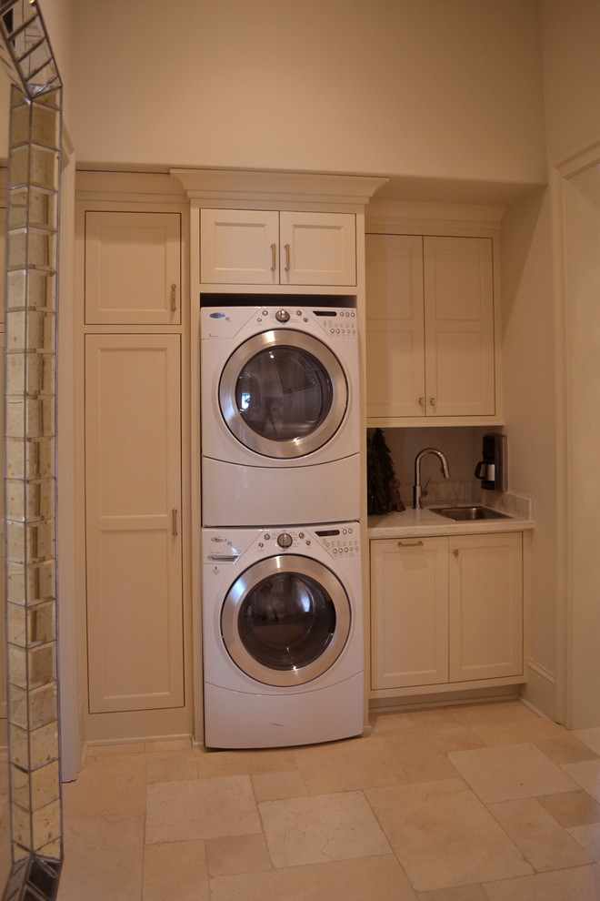 This is an example of an eclectic laundry room in New Orleans.