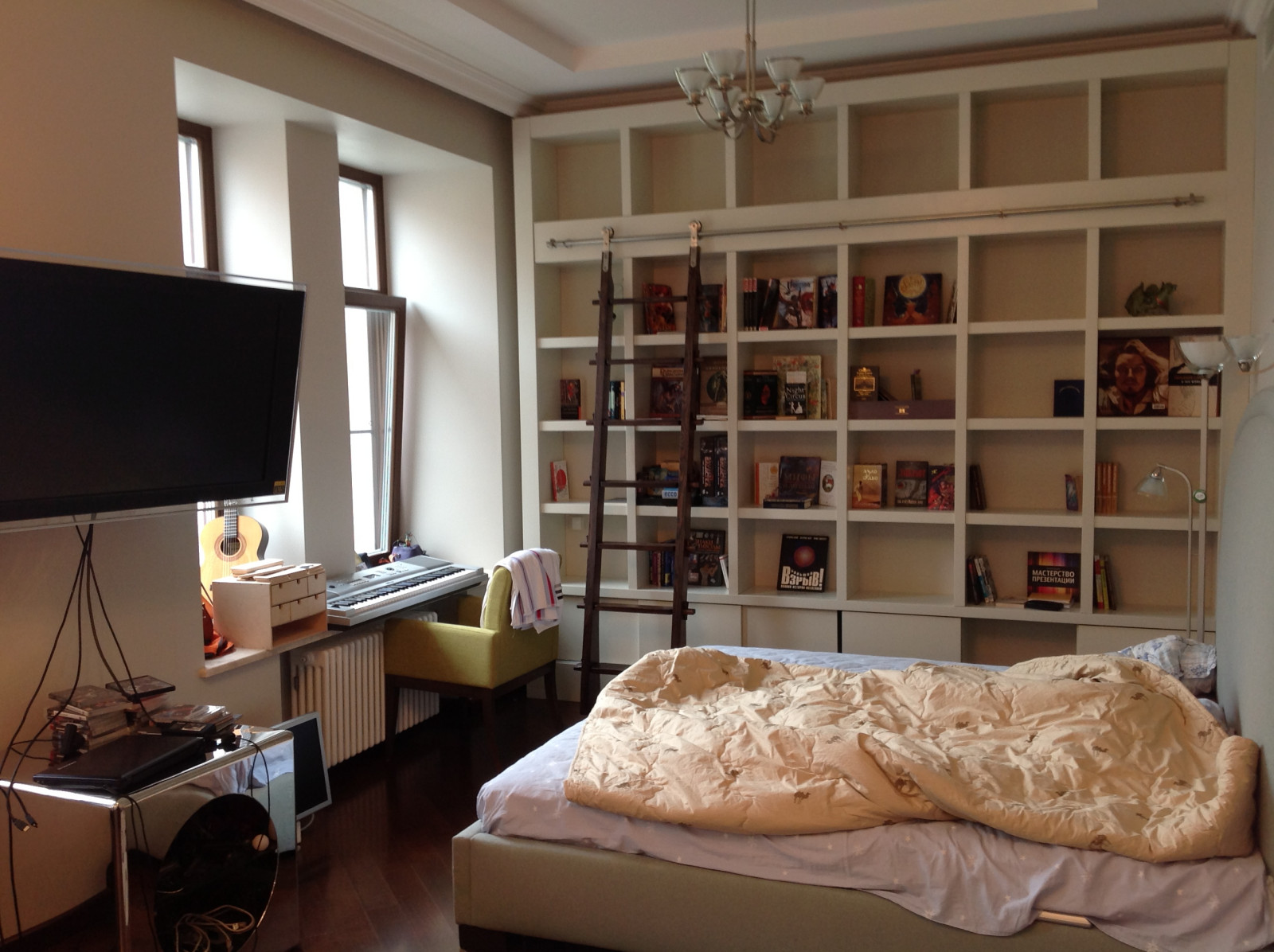 Деревянная лестница мебельная откатная с роликами