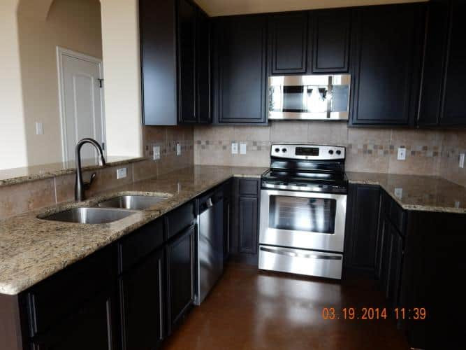 Example of a transitional home design design in Austin