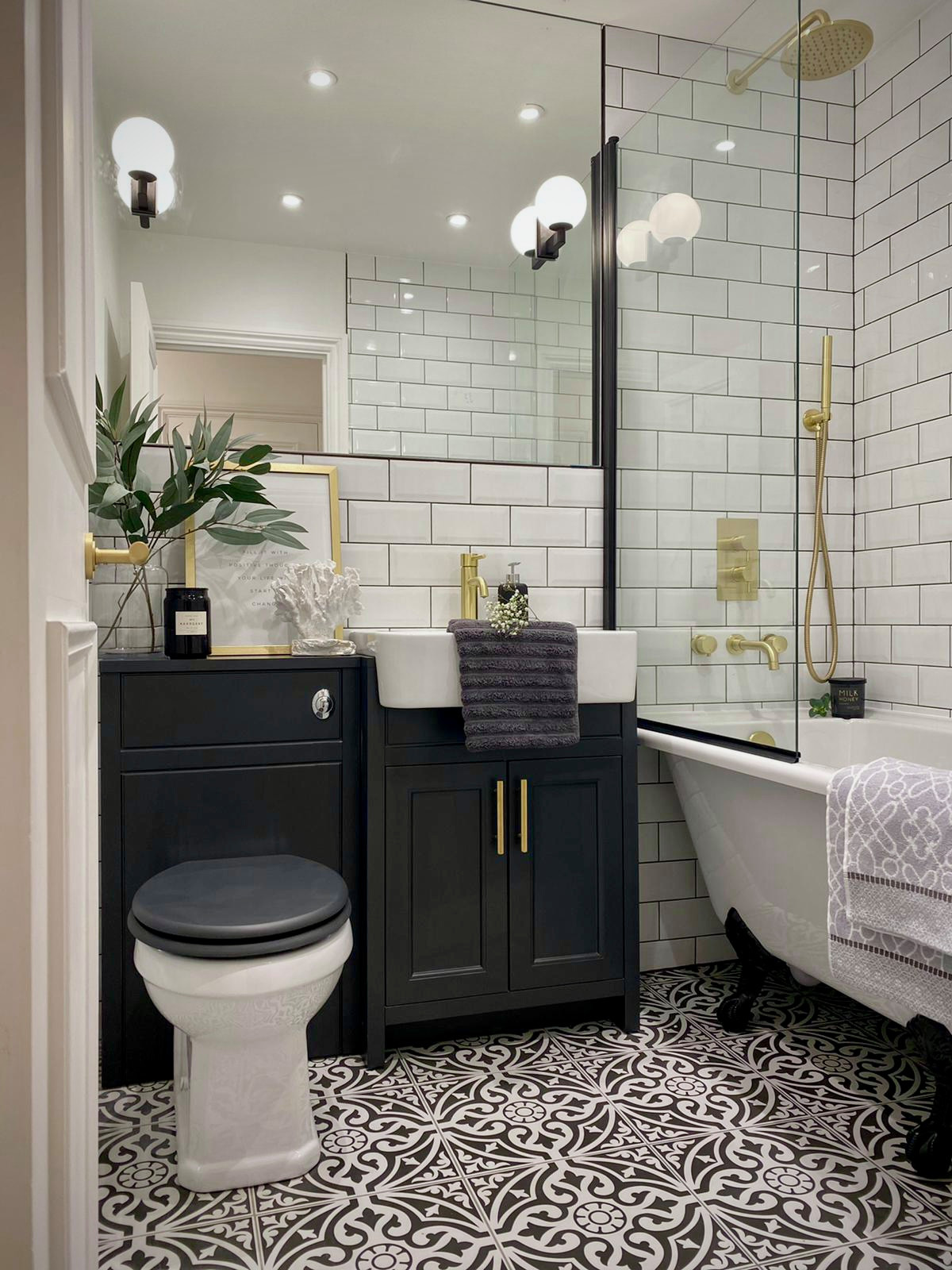 75 Beautiful Bathroom with Shaker Cabinets Ideas and Designs - February  2023 | Houzz UK