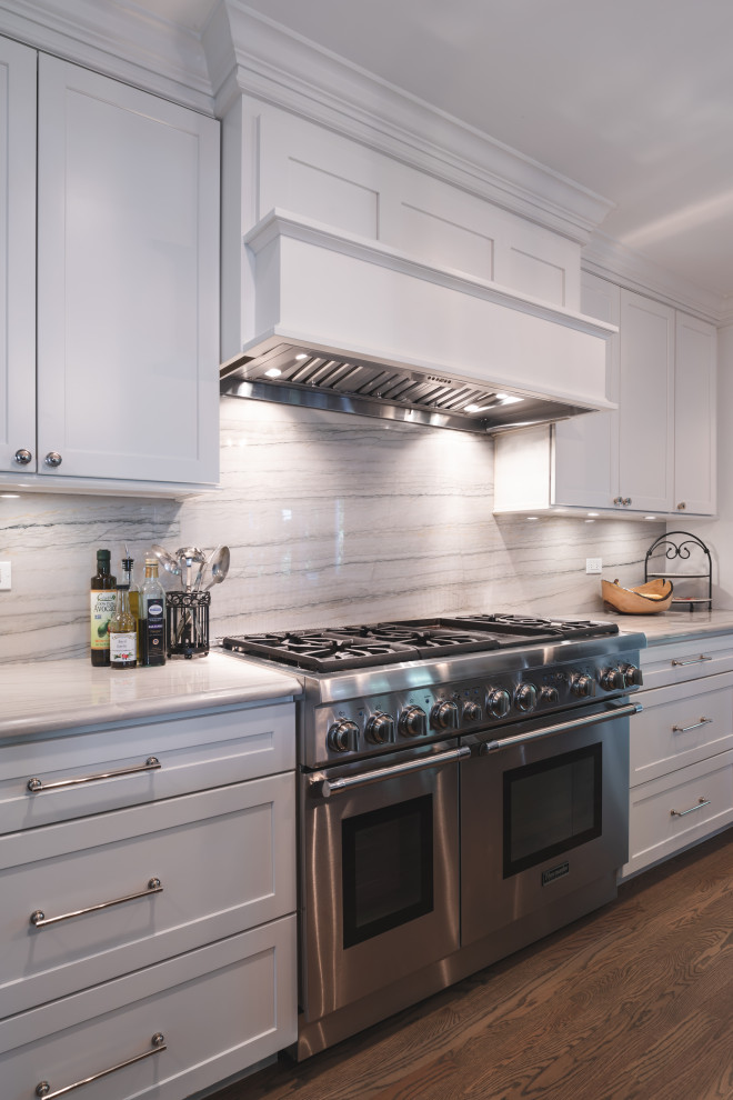 Example of a mountain style kitchen design in Chicago