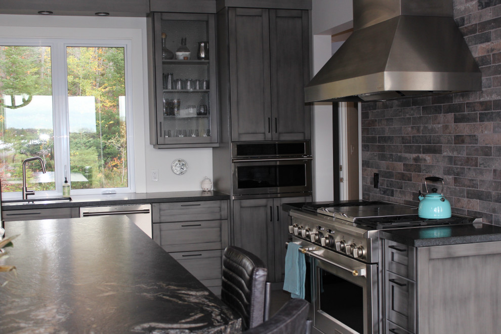 Inspiration for a transitional kitchen remodel in Toronto