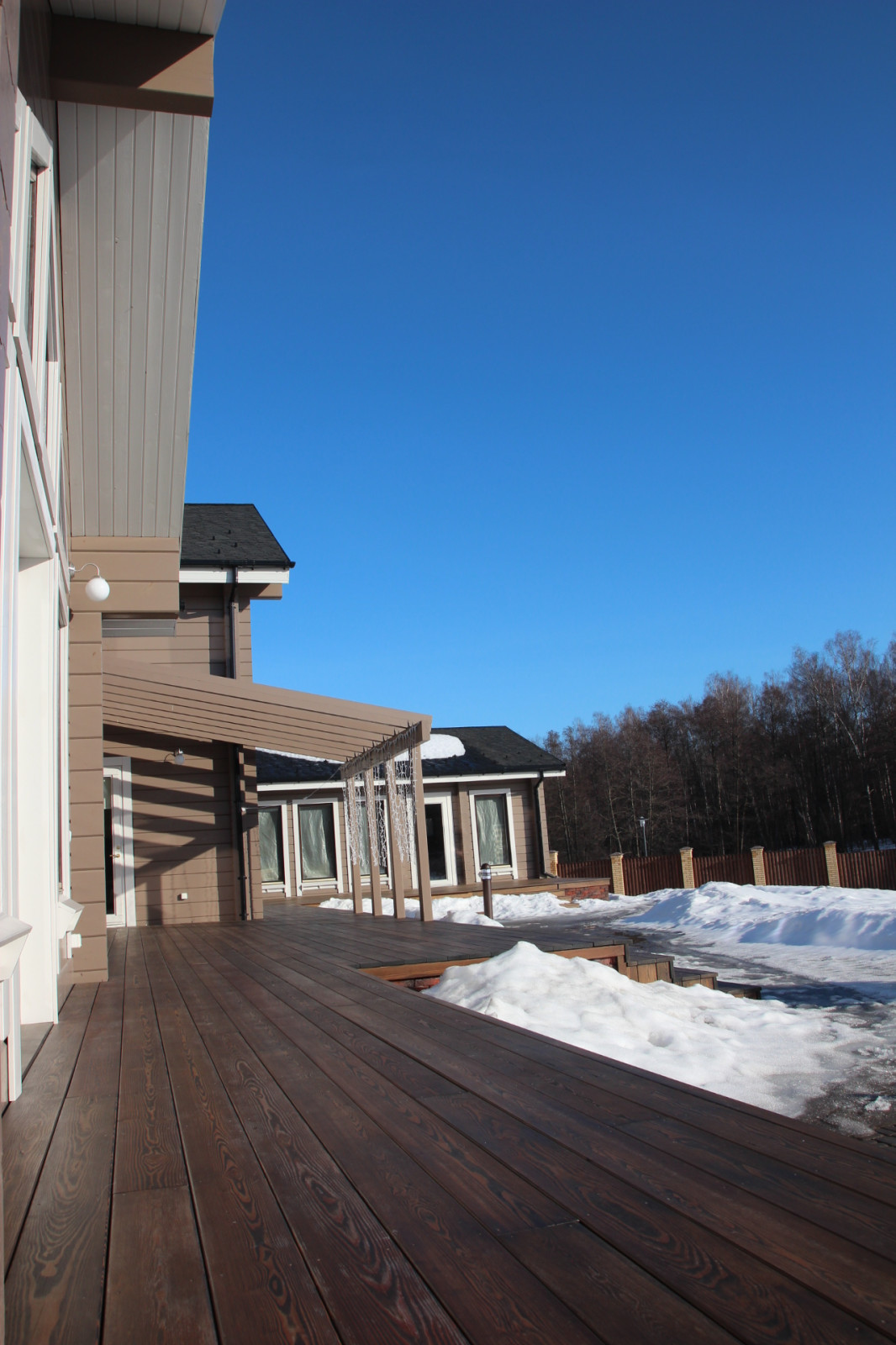 Дом с видом на лес.