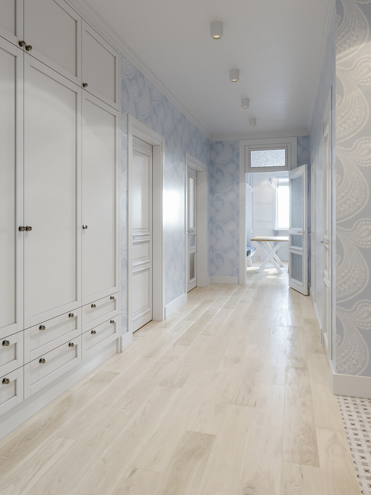 Прихожая-коридор в трехкомнатной квартире