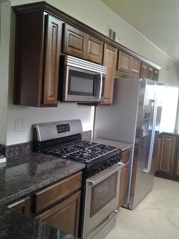 Example of a mountain style home design design in Phoenix