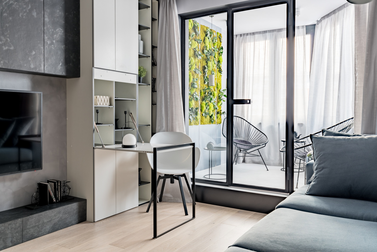 "Белый, серый и графит"