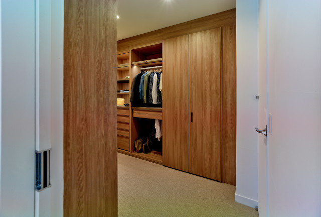 生活動線の良いウォークインクローゼット asiatique-armoire-et-dressing
